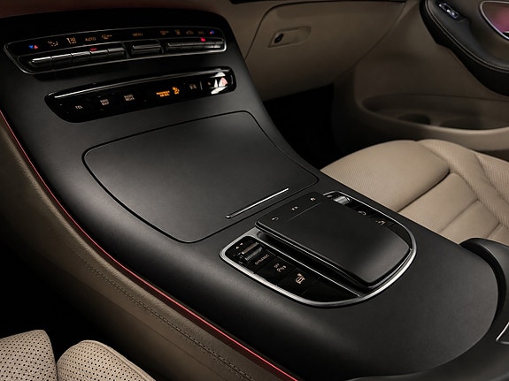 Mercedes-Benz EQC400 18 of 30