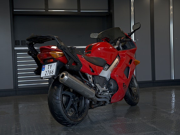 Honda VFR 800 2 of 15