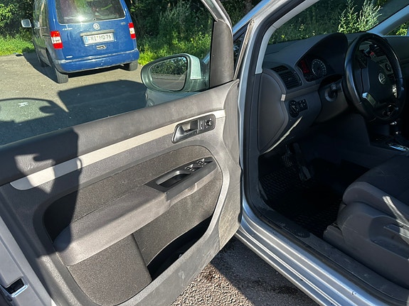Volkswagen Touran 17 of 30