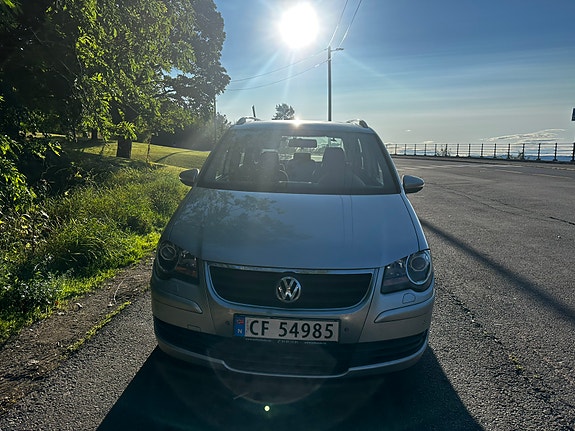 Volkswagen Touran 2 of 30