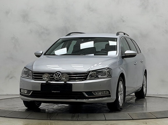 Volkswagen Passat 2 of 5
