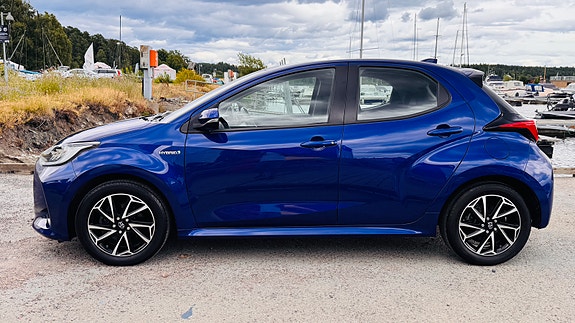 Toyota Yaris 3 of 5