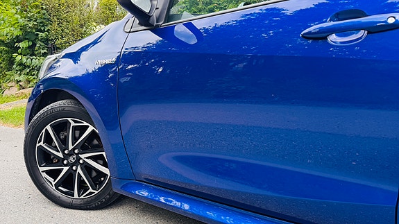 Toyota Yaris 2 of 5