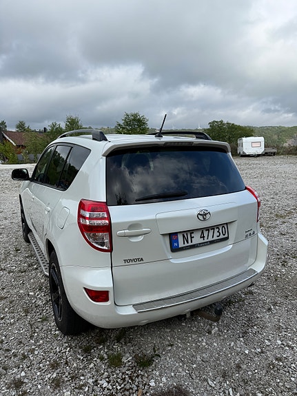 Toyota RAV4 3 of 5