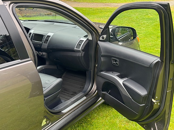 Mitsubishi Outlander 8 of 30