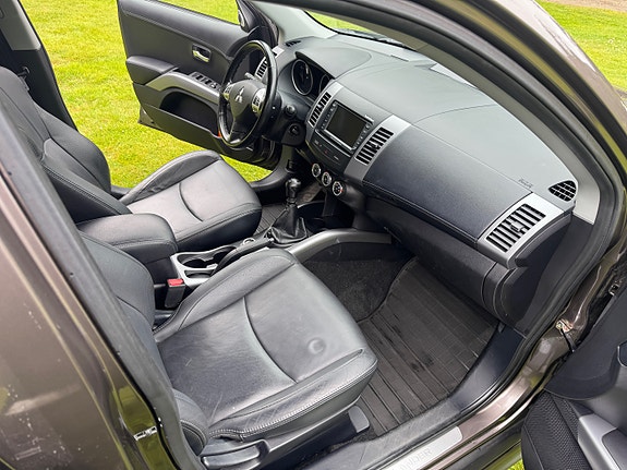 Mitsubishi Outlander 13 of 30