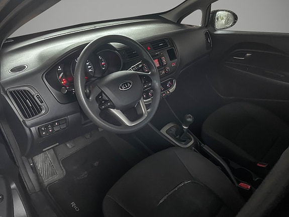 Kia Rio 12 of 26