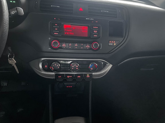 Kia Rio 15 of 26
