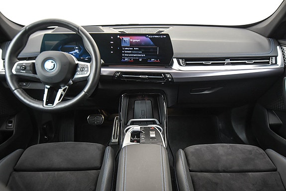 BMW iX1 5 of 5
