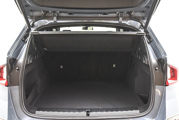 BMW iX1 4 of 5