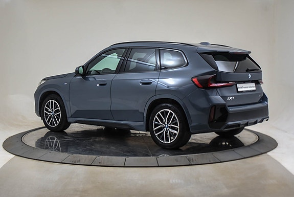 BMW iX1 3 of 5