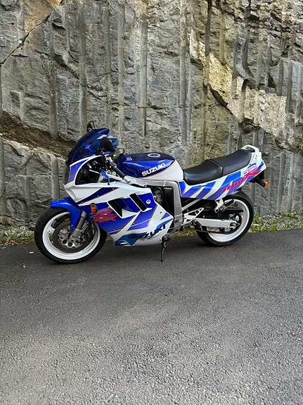 Suzuki GSX-R 1100 16 of 21