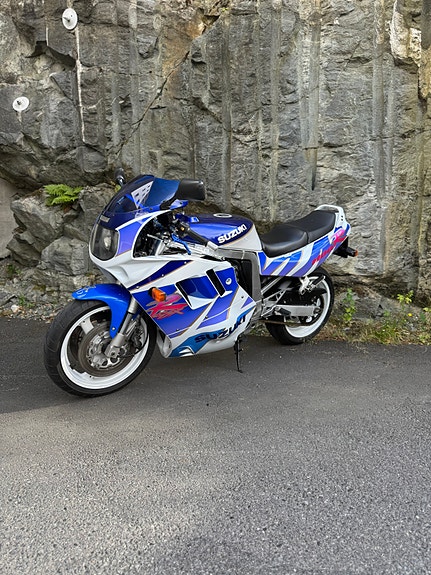 Suzuki GSX-R 1100 17 of 21