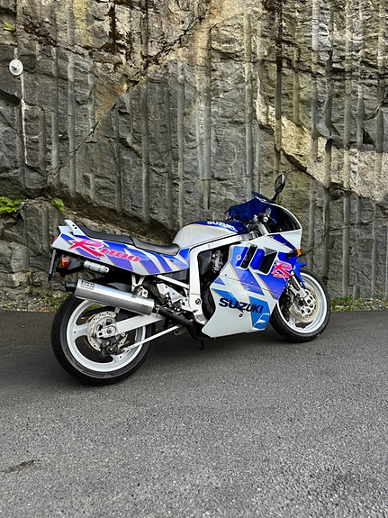 Suzuki GSX-R 1100 9 of 21