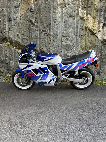 Suzuki GSX-R 1100 15 of 21