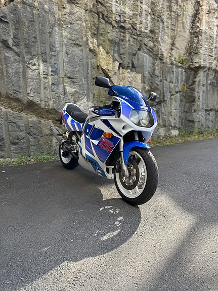 Suzuki GSX-R 1100 3 of 21