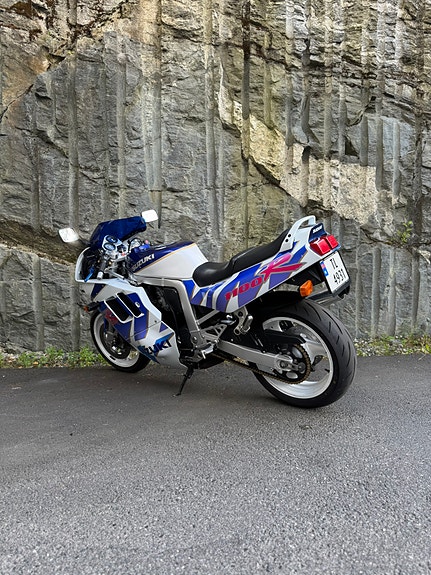 Suzuki GSX-R 1100 14 of 21