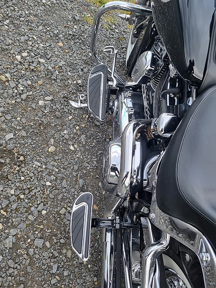 Harley-Davidson FLSTN Softail Deluxe 10 of 20