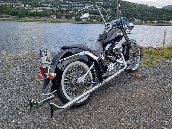 Harley-Davidson FLSTN Softail Deluxe 19 of 20