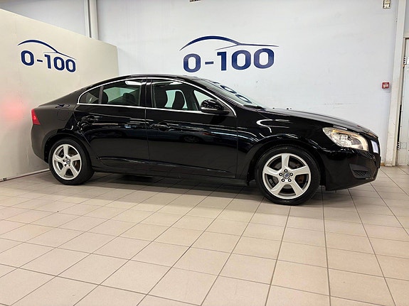 Volvo S60 4 of 5