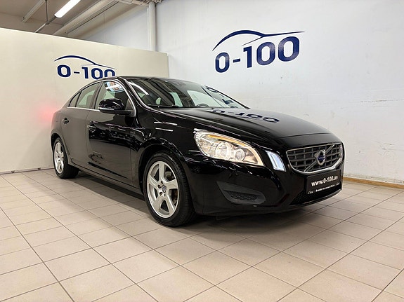 Volvo S60 2 of 5