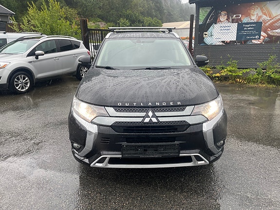 Mitsubishi Outlander 2 of 18