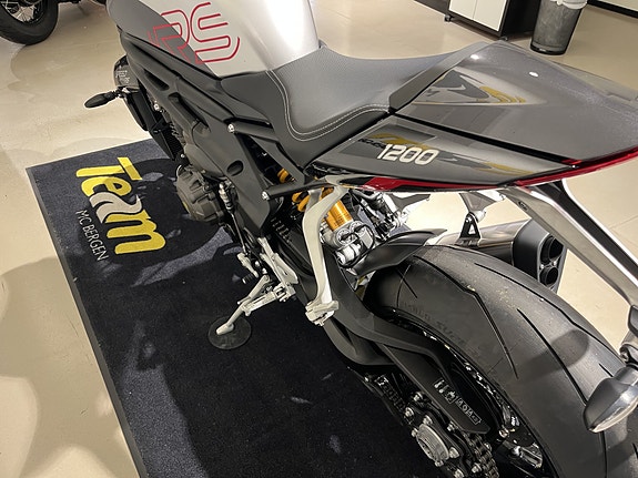 Triumph Speed Triple 1200 RS 11 of 14