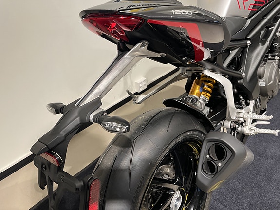 Triumph Speed Triple 1200 RS 12 of 14