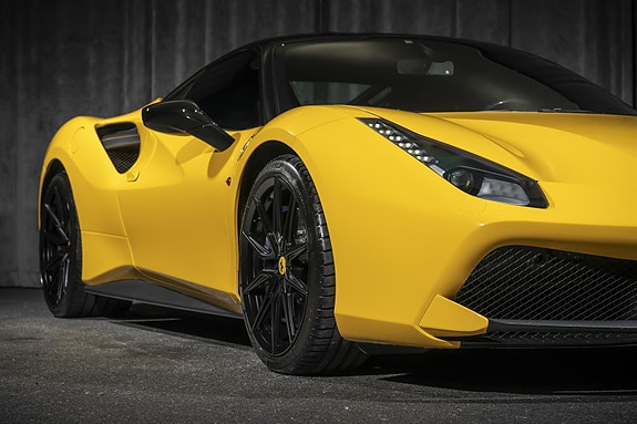 Ferrari 488 GTB 9 of 30