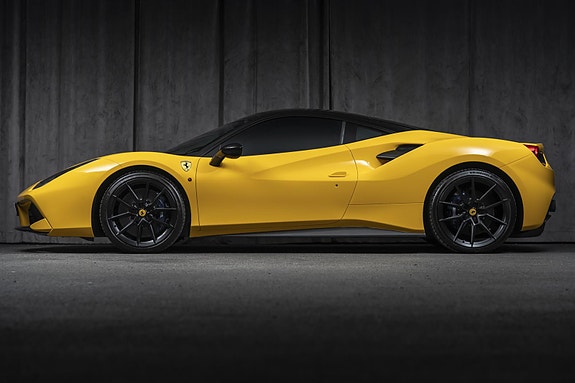 Ferrari 488 GTB 2 of 5
