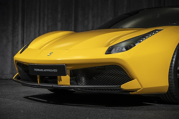 Ferrari 488 GTB 12 of 30