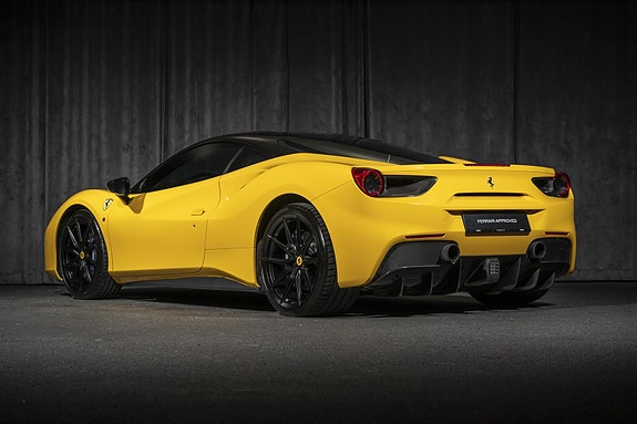 Ferrari 488 GTB 3 of 5
