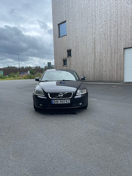 Volvo S40 2 of 26