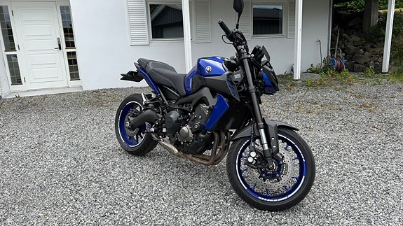 Yamaha MT-09 2 of 15