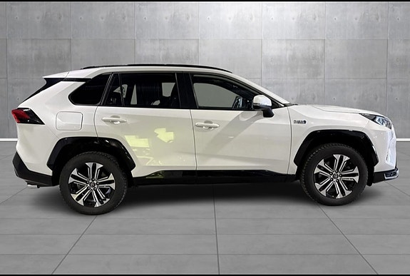 Toyota RAV4 5 of 5