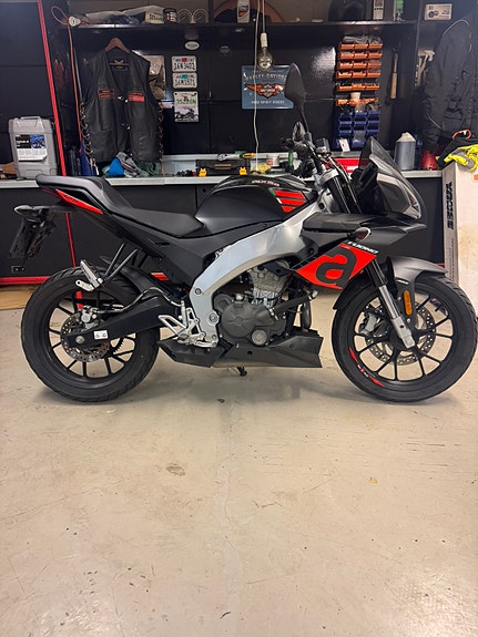 Aprilia RS 125 Tuono 4 of 10