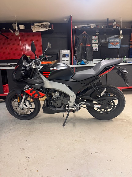 Aprilia RS 125 Tuono 5 of 10