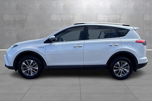 Toyota RAV4 2 of 5