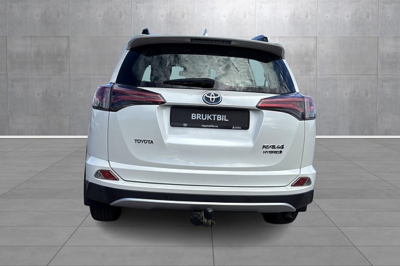 Toyota RAV4 4 of 5