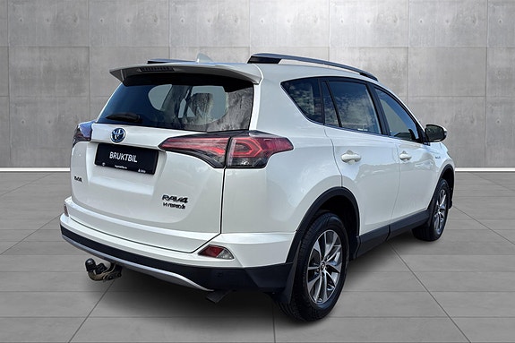 Toyota RAV4 5 of 5