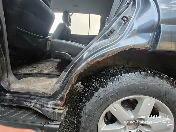 Mitsubishi Pajero 7 of 8