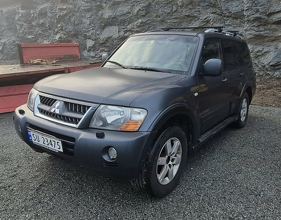 Mitsubishi Pajero 2 of 8