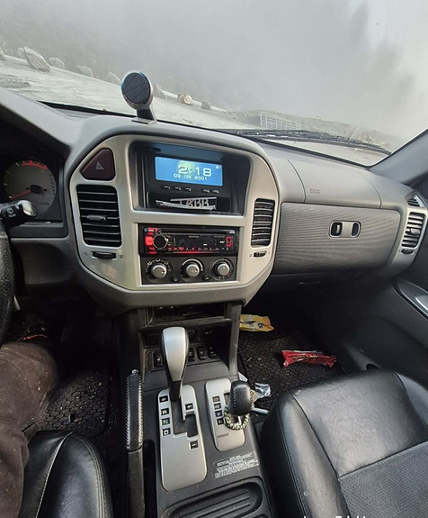 Mitsubishi Pajero 4 of 8