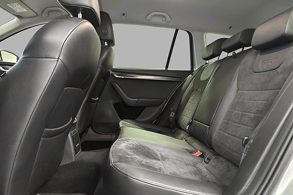 Skoda Octavia Scout 16 of 24