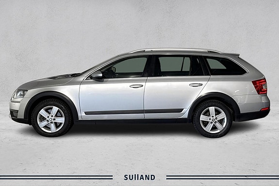 Skoda Octavia Scout 2 of 5