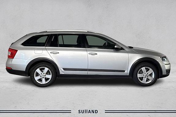 Skoda Octavia Scout 6 of 24