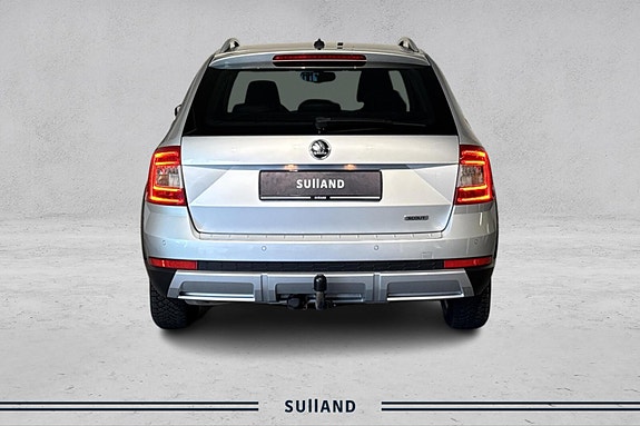 Skoda Octavia Scout 4 of 5