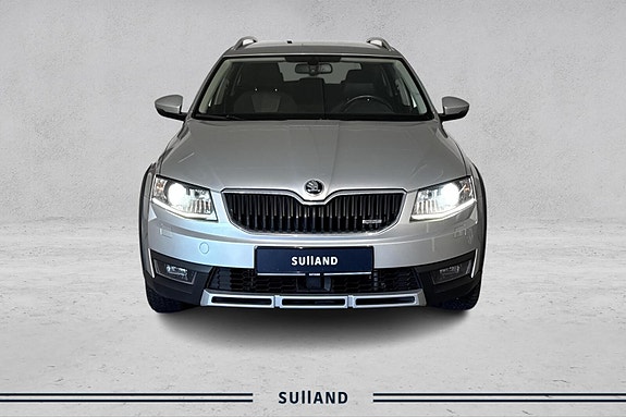 Skoda Octavia Scout 8 of 24