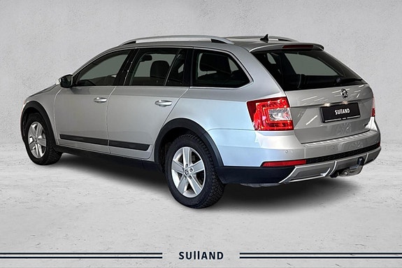 Skoda Octavia Scout 3 of 5