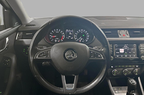 Skoda Octavia Scout 11 of 24